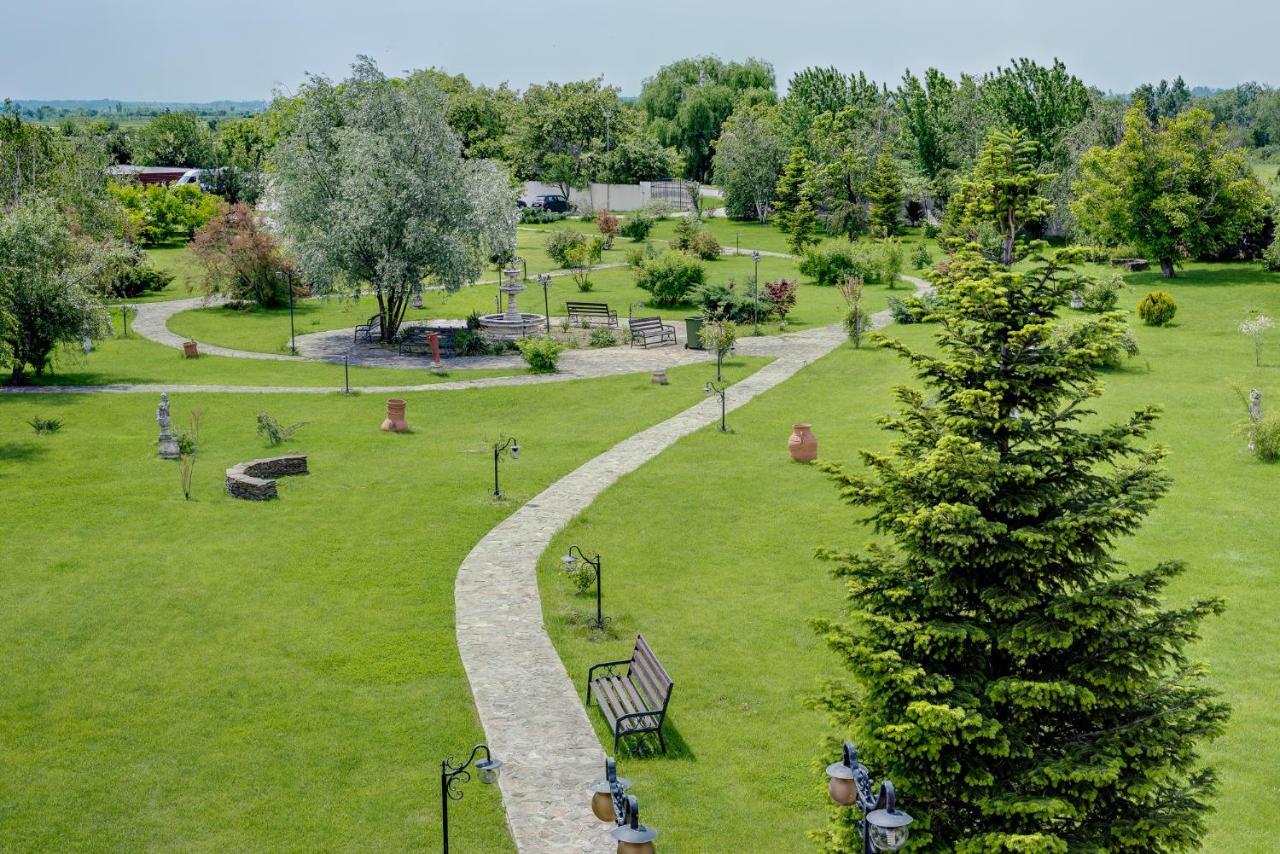 Club Insieme Grand Resort Potlogi Esterno foto