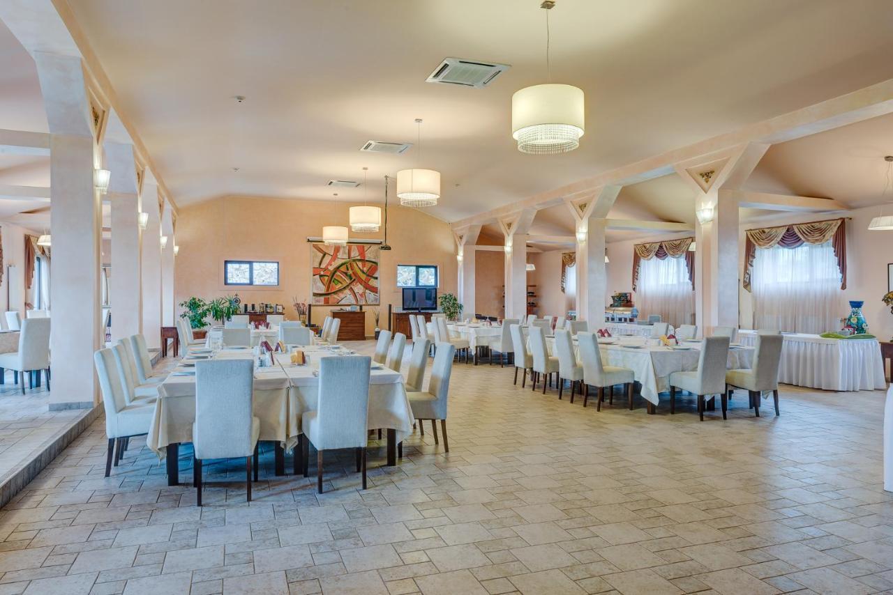 Club Insieme Grand Resort Potlogi Esterno foto