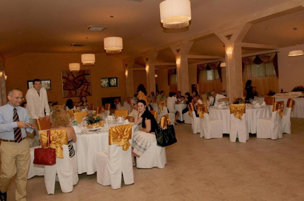 Club Insieme Grand Resort Potlogi Esterno foto