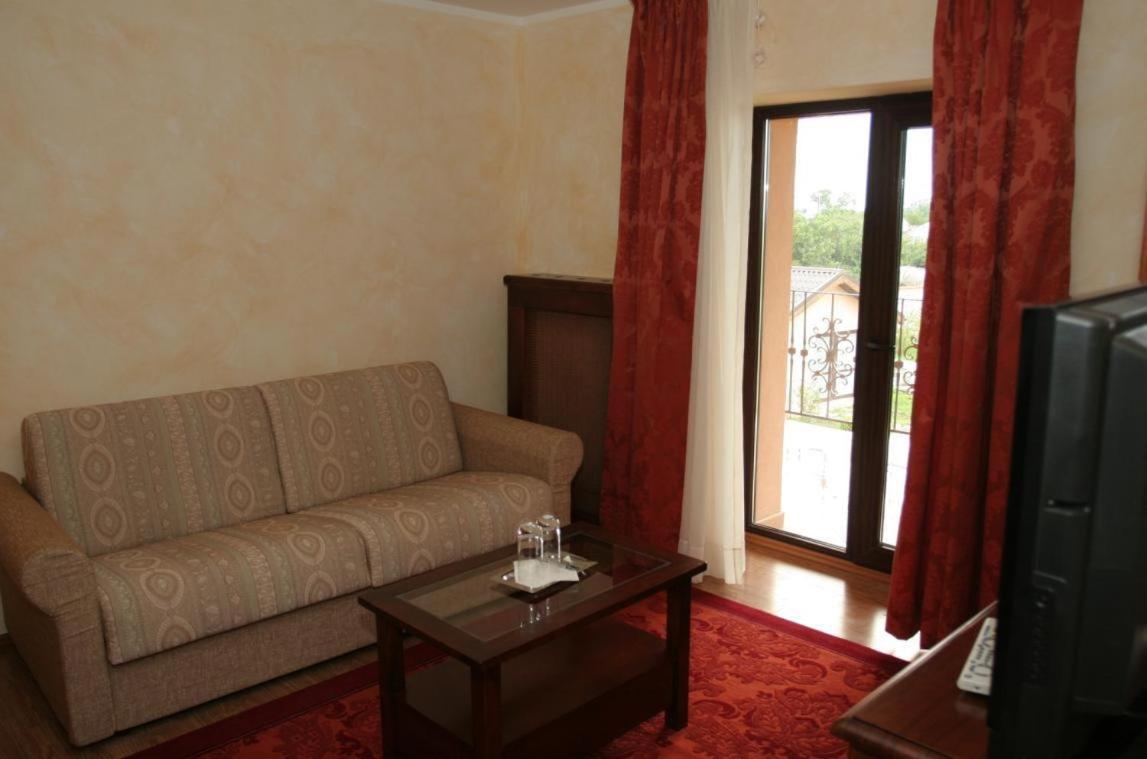 Club Insieme Grand Resort Potlogi Camera foto
